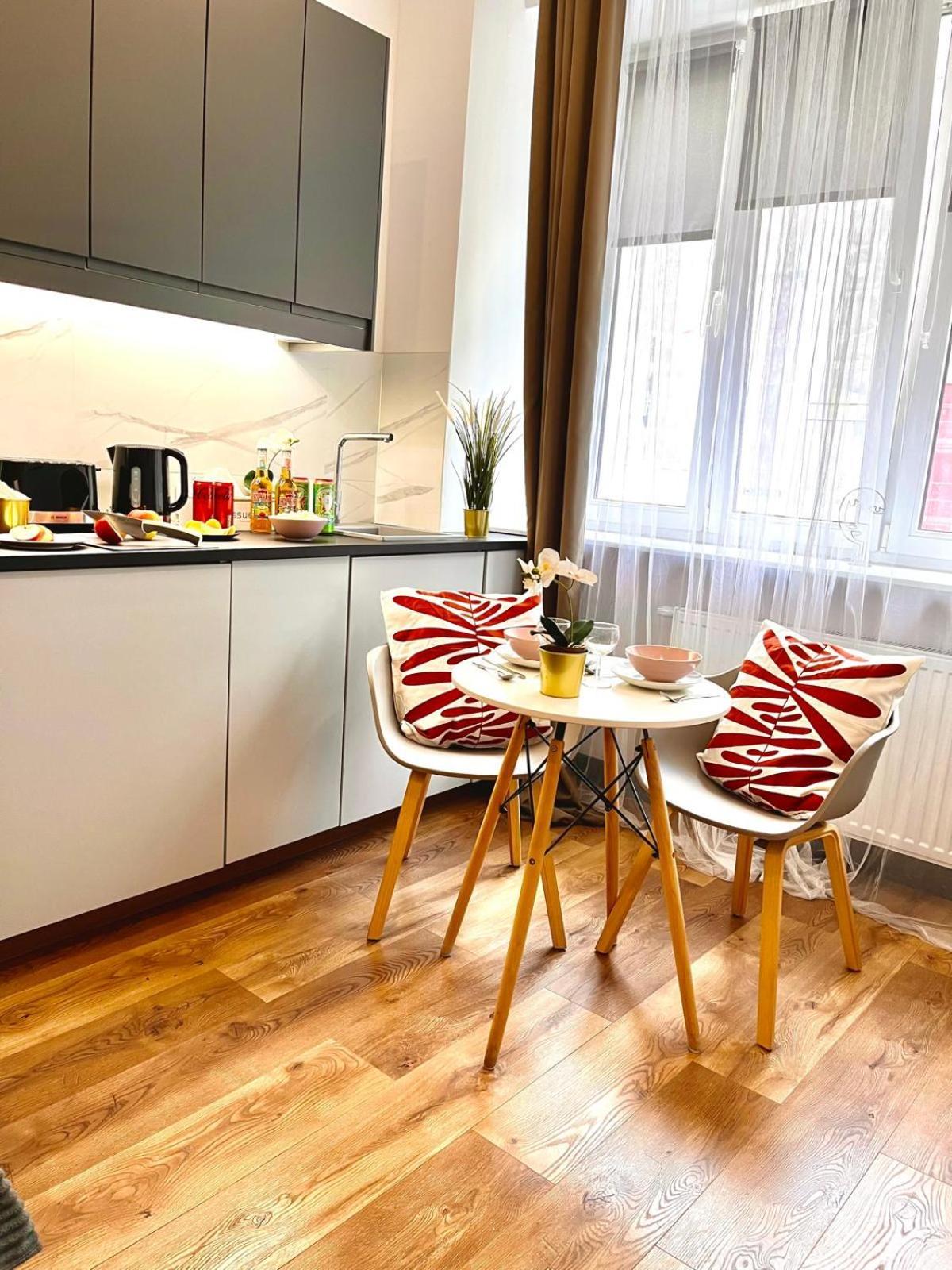 Super 1 Bed Room Condo In Warszawa Center ภายนอก รูปภาพ